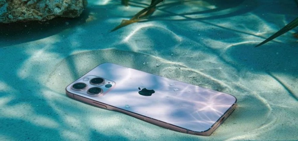 Океан повернув борг: втоплений iPhone знайшовся через 2 місяці