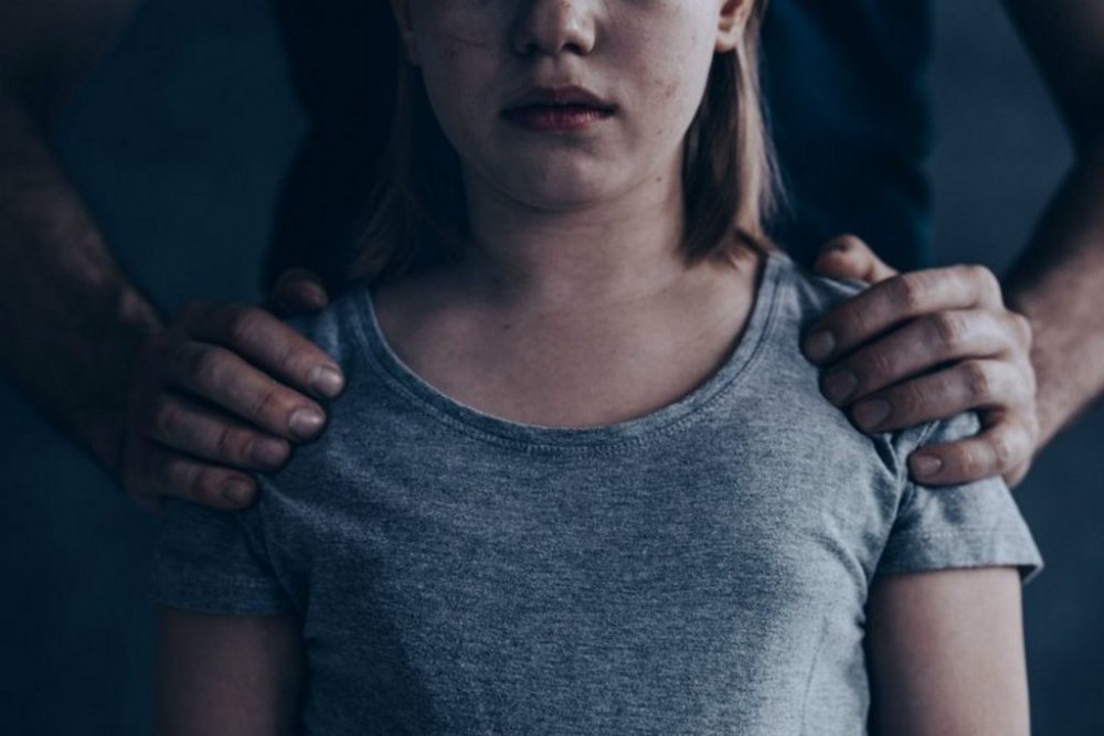 На Львівщині судитимуть 42-річного чоловіка за розбещення дитини та примушування до зйомок у порнографії