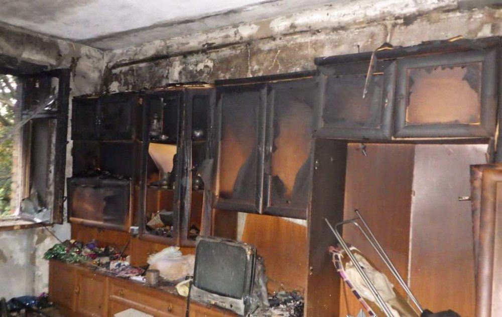 Поліція Київщини розслідує обставини пожежі, під час якої постраждала людина