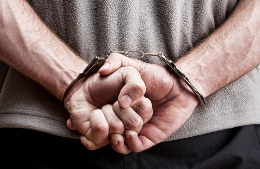 У Миколаєві затримано чоловіка, який побив жінку та ії дитину за просте зауваження