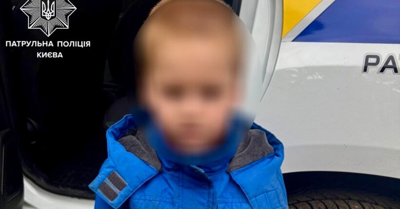 У Києві поліцейські повернули матері сина, який блукав вулицями