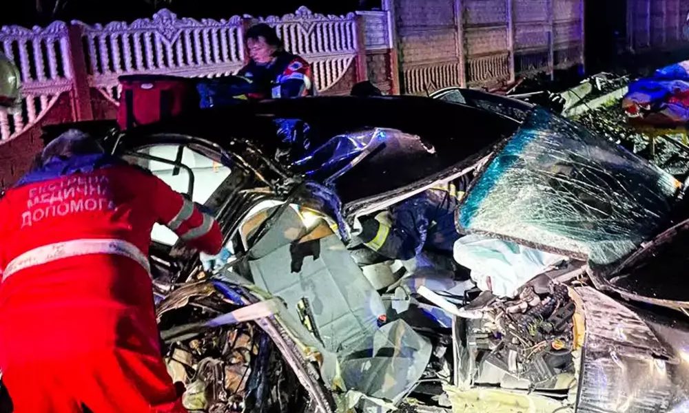 Смертельна аварія на Київщині: BMW злетів у кювет – загинув 15-річний пасажир (ФОТО)