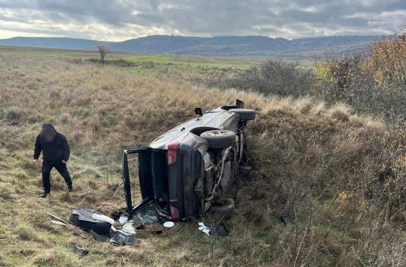 На Одещині перекинувся позашляховик із чоловіками, які намагалися втекти до Молдови (ФОТО)