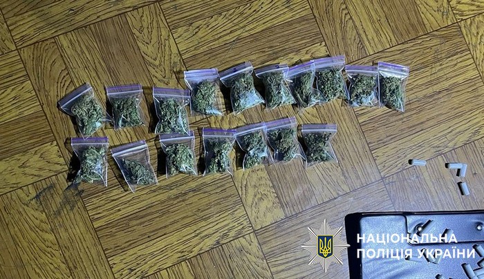 У Києві студент торгував канабісом серед однокурсників (ФОТО)