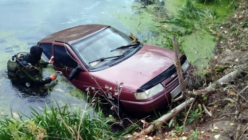 Матір та дитину з Полтавщини знайшли у втопленому авто у річці (ВІДЕО)