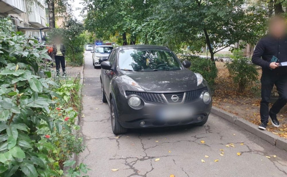 На Київщині водійка кросовера збила 92-річну жінку біля під’їзду
