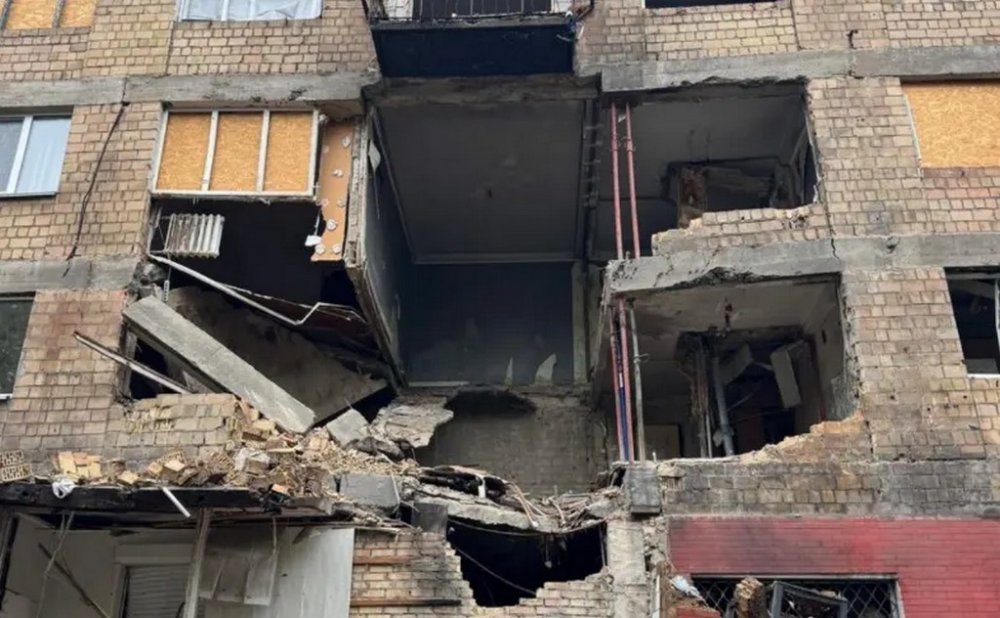 У Києві стався обвал у будинку, який був пошкоджений обстрілом ще в липні