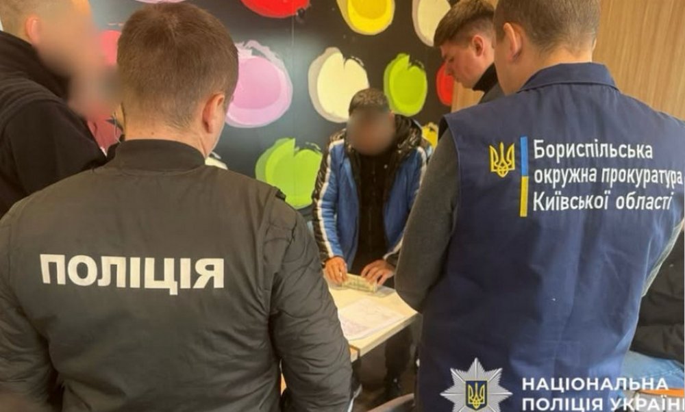 На Київщині викрили ділка, який за 8500 доларів обіцяв «вирішити питання» з ТЦК