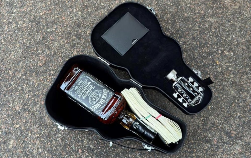 На Київщині викрили поліцейського, який вимагав 25 тисяч доларів хабаря від підприємця