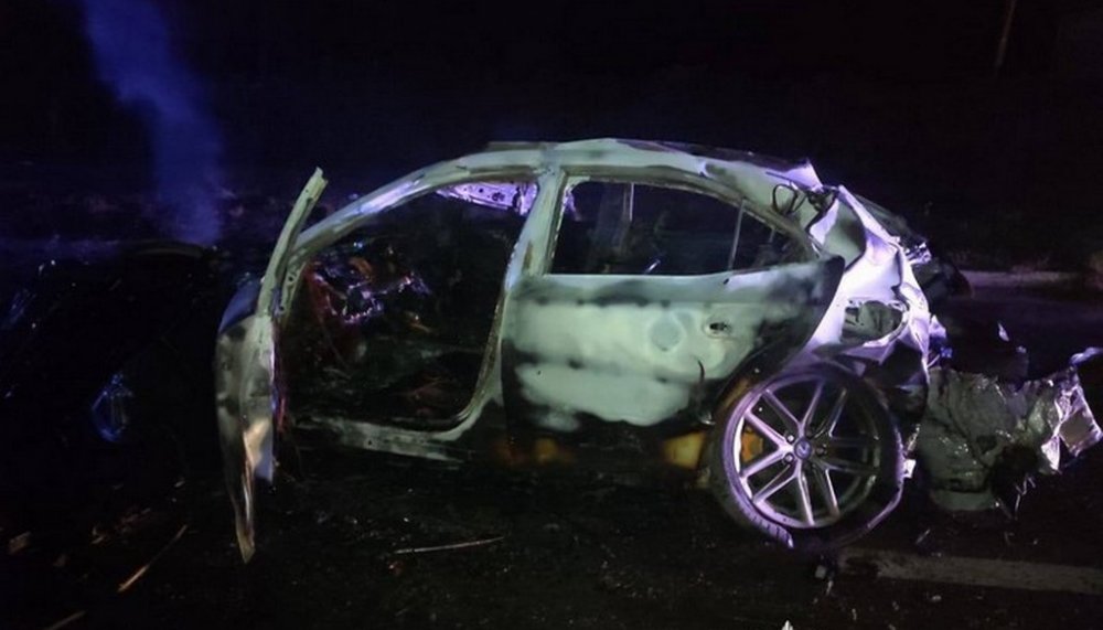 На Столичному шосе п’яний водій Lexus збив пішохода насмерть і врізався в електроопору (ФОТО)