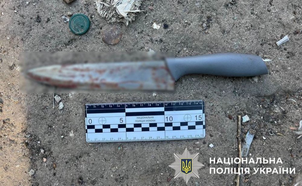 У Києві чоловік через ревнощі вдарив ножем суперника: справу передали до суду