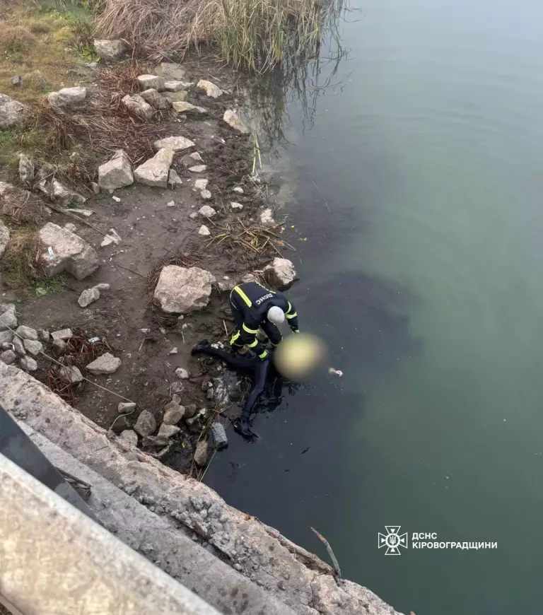 Рятувальники дістали з річки тіло жінки - подробиці трагедії (ФОТО)