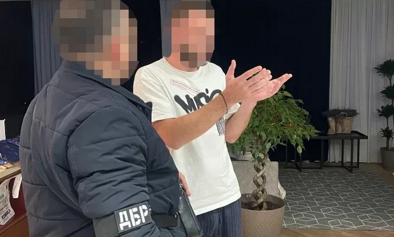 На Київщині викрили поліцейських, які хотіли продати квартиру померлої за $45 тисяч