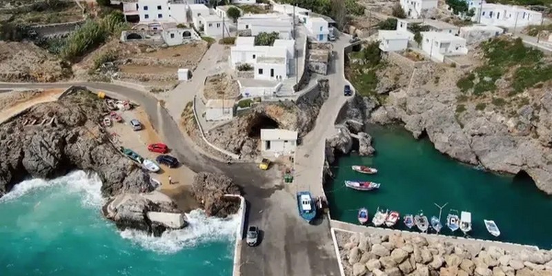 Грецький острів платить за переїзд туди: у чому секрет