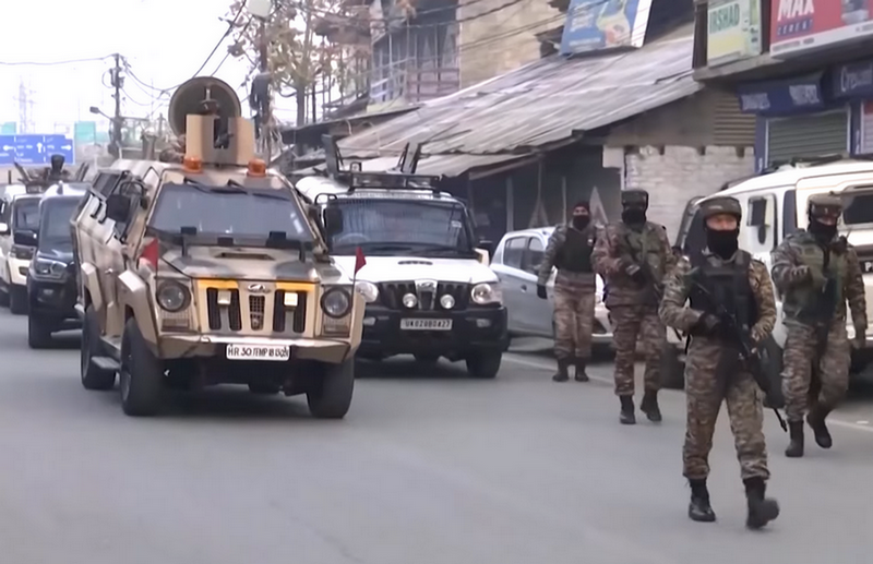 Потужний вибух у дільниці Кашміру розірвав будівлю та вбив дев’ятьох людей (ВІДЕО)