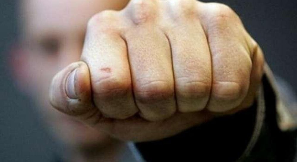 У Києві троє молодиків напідпитку побили ветерана та втекли