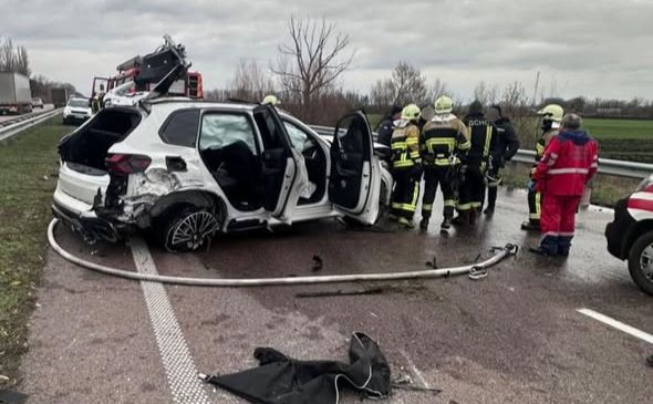 На Київщині перекинувся кросовер BMW: водій і пасажир загинули (ФОТО)