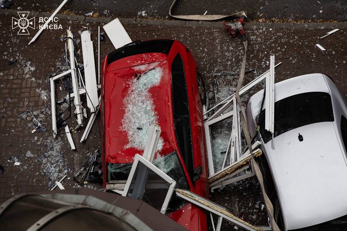 У Києві вибухнула зарядна станція: ДСНС врятувала двох людей, серед них дитина (ФОТО)