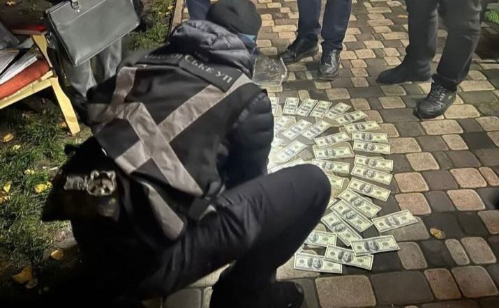 Схема перетину кордону через TikTok: у Києві затримали двох організаторів (ФОТО)