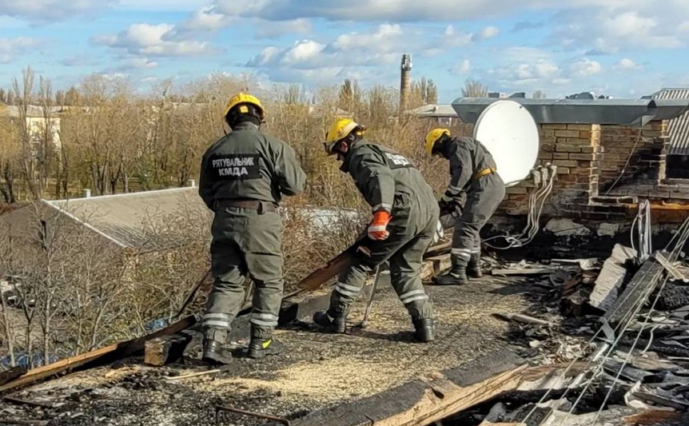 Київські рятувальники ліквідували наслідки масштабної пожежі в Шевченківському районі (ФОТО)