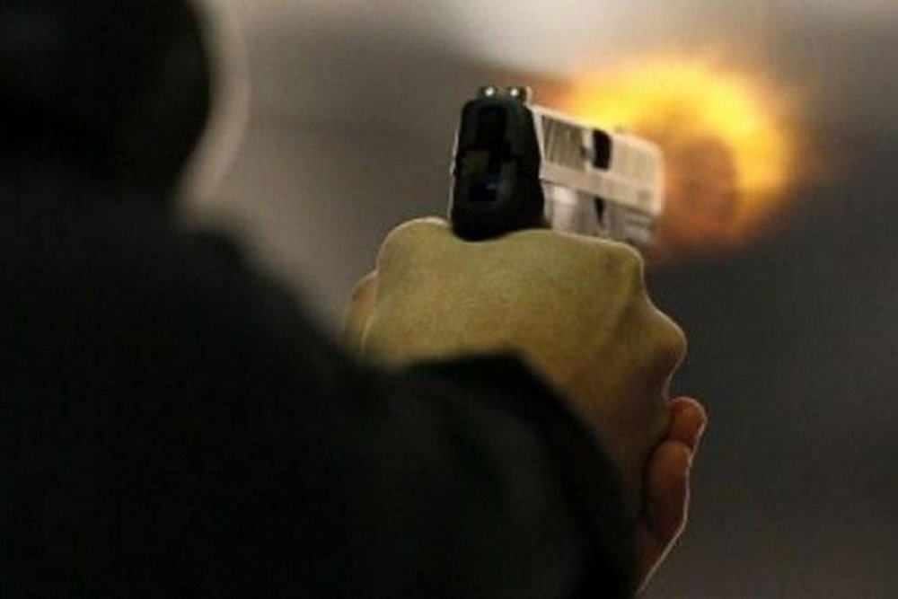 Побив перехожого та стріляв із пістолета: поліцейські Київщини повідомили зловмиснику про підозру