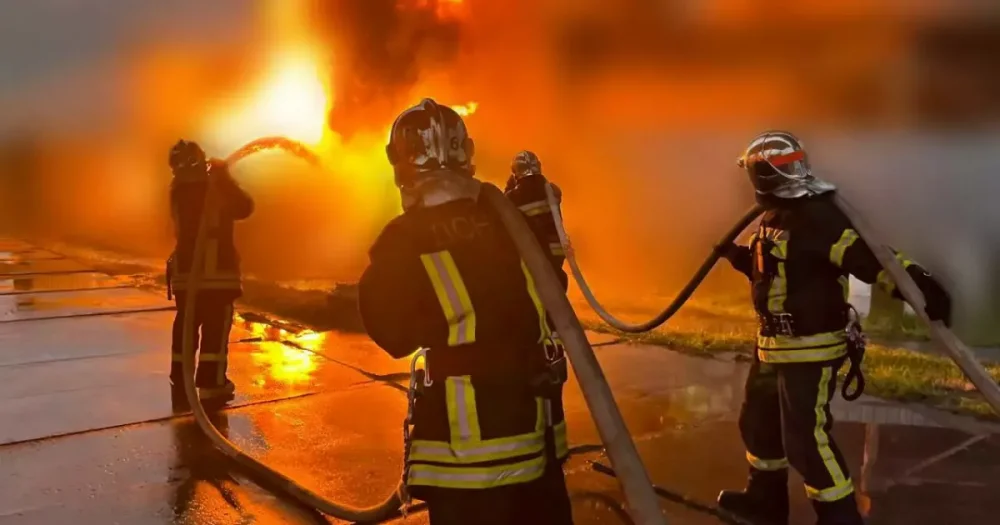 У Києві на Оболоні сталася масштабна пожежа в житловому будинку