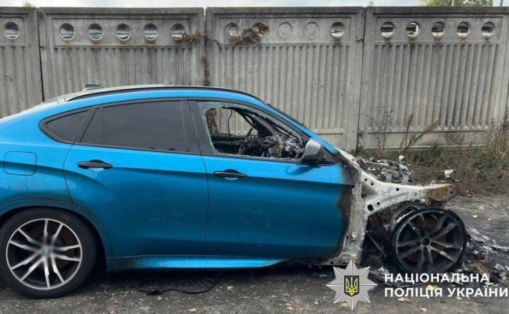 Поліцейські затримали юнака, який підпалив три авто в Оболонському районі (ФОТО)