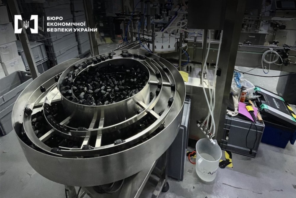 На Київщині викрили масштабну схему фальсифікації рідин для електронних сигарет (ФОТО)