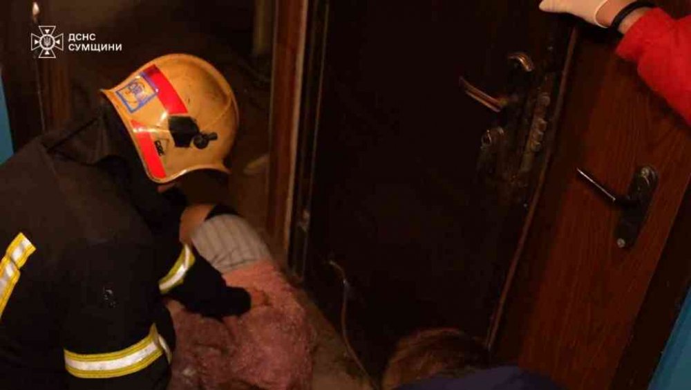 Пожежа в сумській багатоповерхівці: постраждала жінка (ВІДЕО)