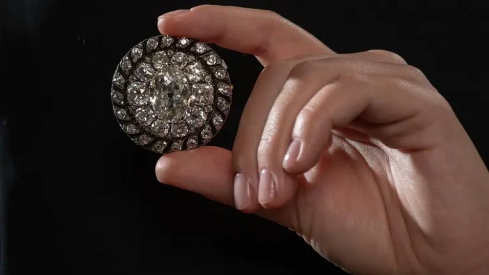 Втрачену брошку Наполеона продали на аукціоні: скільки вона коштує сьогодні