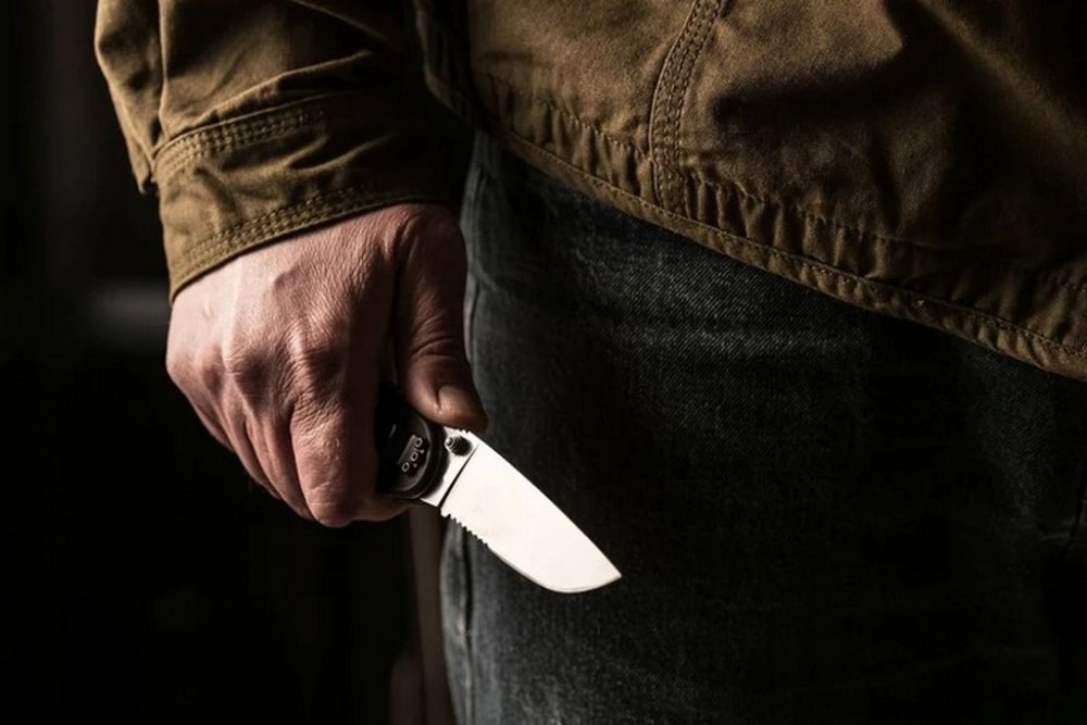 Замах на життя: на Київщині вітчим поранив пасинка ножем під час сварки