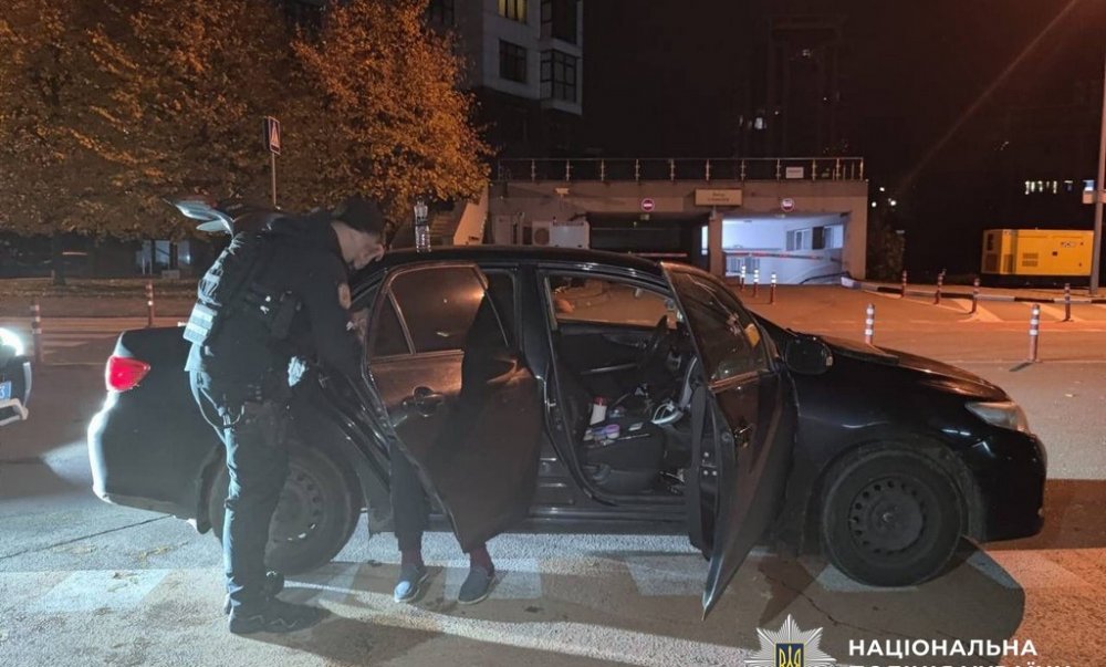 На столичному Печерську затримали таксиста-наркозбувача (ФОТО)