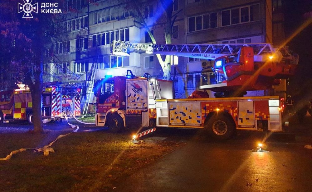 Вночі на вулиці Мирослава Поповича загорілась квартира (ФОТО)