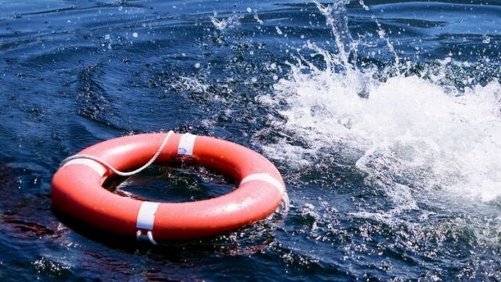 Дві години плавав у Дніпрі: чоловік ігнорував рятувальників