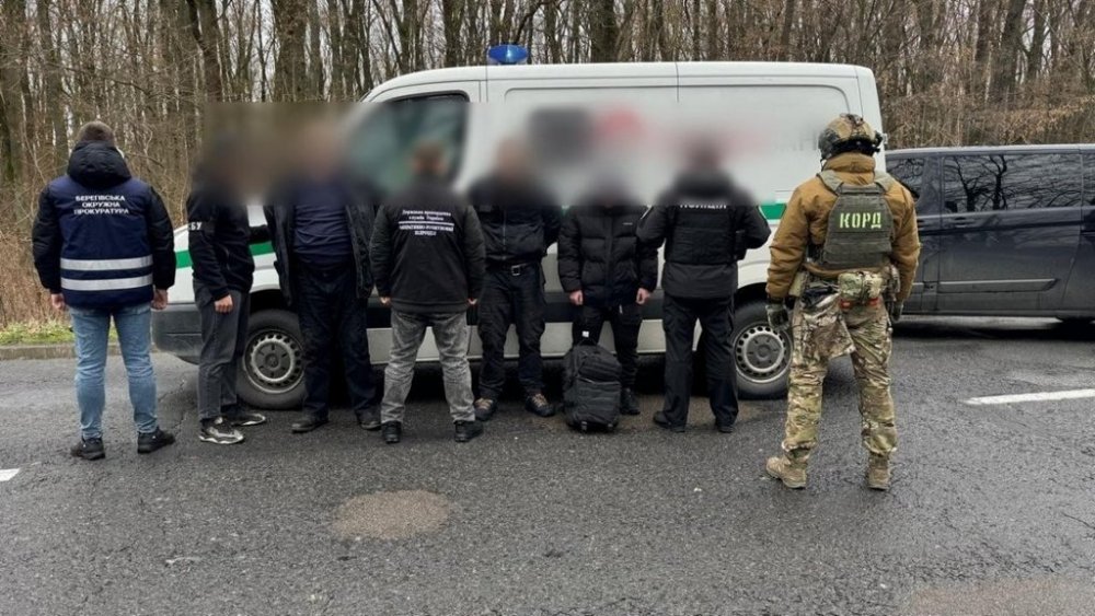 Прикордонники затримали інкасаторів, які доставляли порушників до українсько-угорського кордону (ВІДЕО)