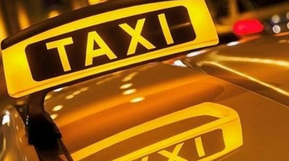 У Києві на Троєщині чоловік, погрожуючи розправою, пограбував таксиста