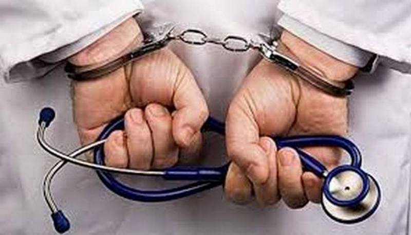 Двох столичних медиків підозрюють у незаконному заволодінні коштами за ненадані послуги