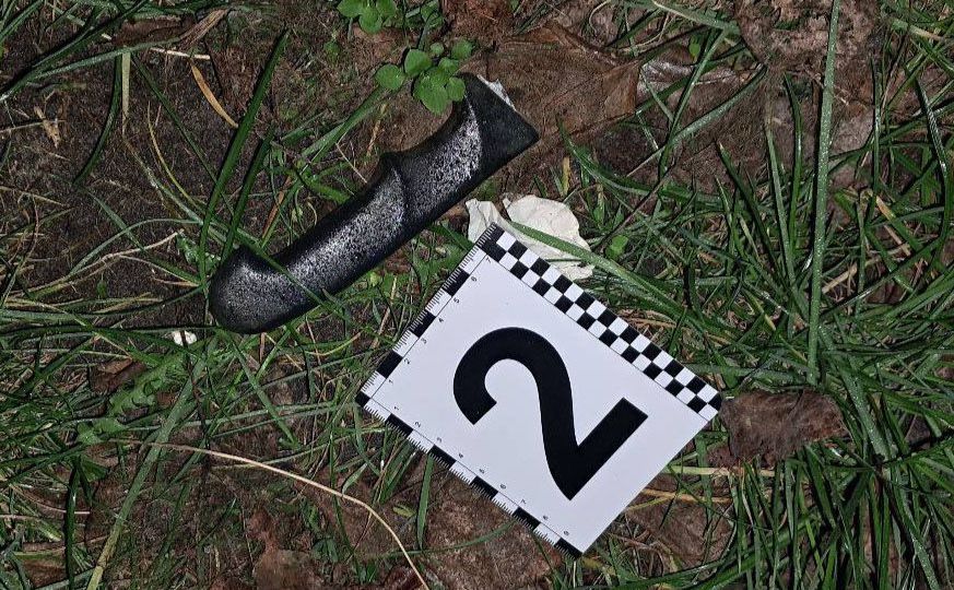 В Оболонському районі узяли під варту чоловіка, який з ножем нападав на перехожих