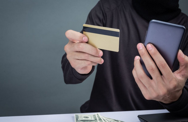 У Києві шахраї телефонують пенсіонерам, погрожують «кримінальною справою» та вимагають гроші