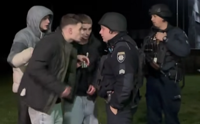 Без підозр і затриманих: поліція відреагувала на побиття п’яними молодиками артистів на Львівщині (ВІДЕО)