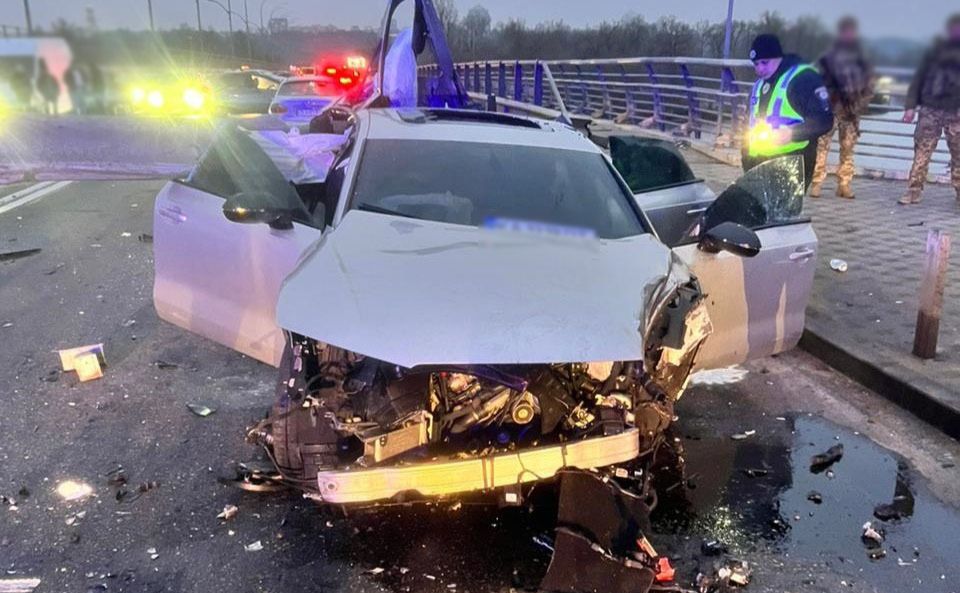 У масштабній автотрощі на Броварському проспекті постраждали пʼять людей