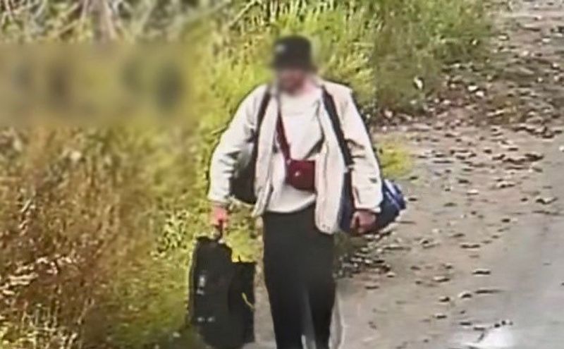 На Троєщині чоловік вкрав з приватного будинку гроші та пилосос і втік на Буковину