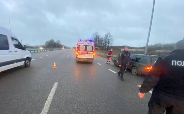 Перебігав Одеську трасу: на Київщині пенсіонер загинув під колесами легковика