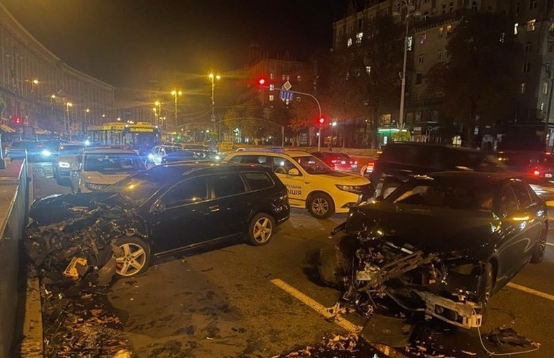 Аварія з трьома автомобілями на Хрещатику: перед судом постане водій BMW (ВІДЕО)