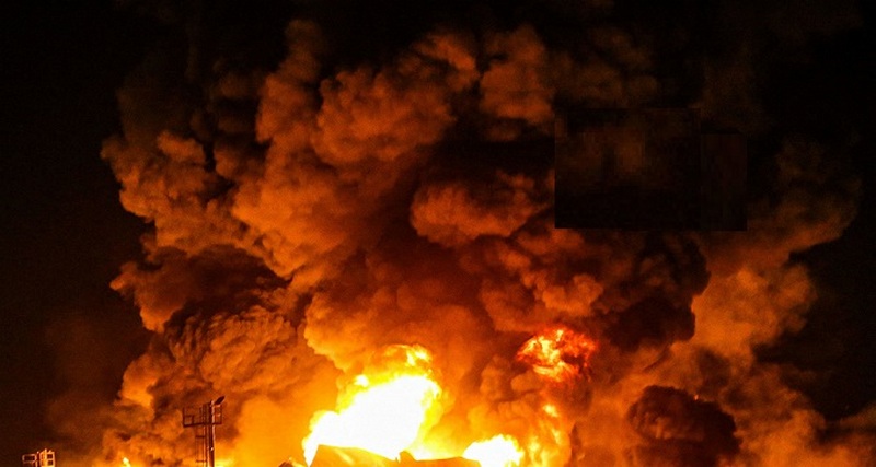 В Росії внаслідок удару дронів горить хімзавод «Тольяттиазот» (ВІДЕО)