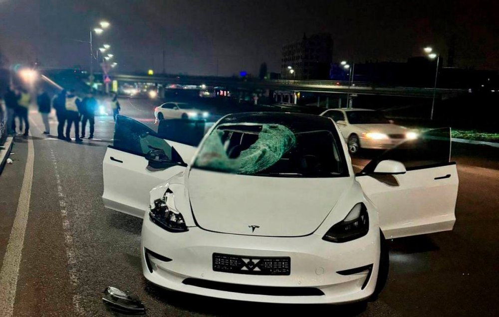 П’яний водій Tesla насмерть збив 13-річну дівчинку на пішохідному переході (ФОТО)