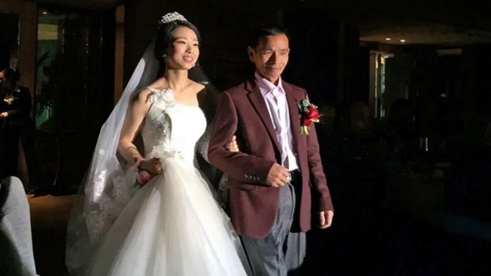 У Китаї чоловік одружився після побачення наосліп й втратив усі свої заощадження