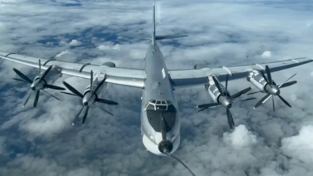 Російські та китайські бомбардувальники пролетіли поблизу Окінави в Японії (ВІДЕО)