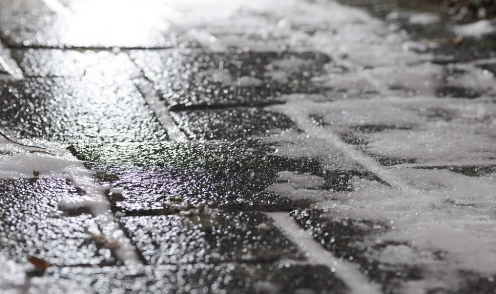 Сніг та ожеледиця - киян попередили про погіршення погодних умов