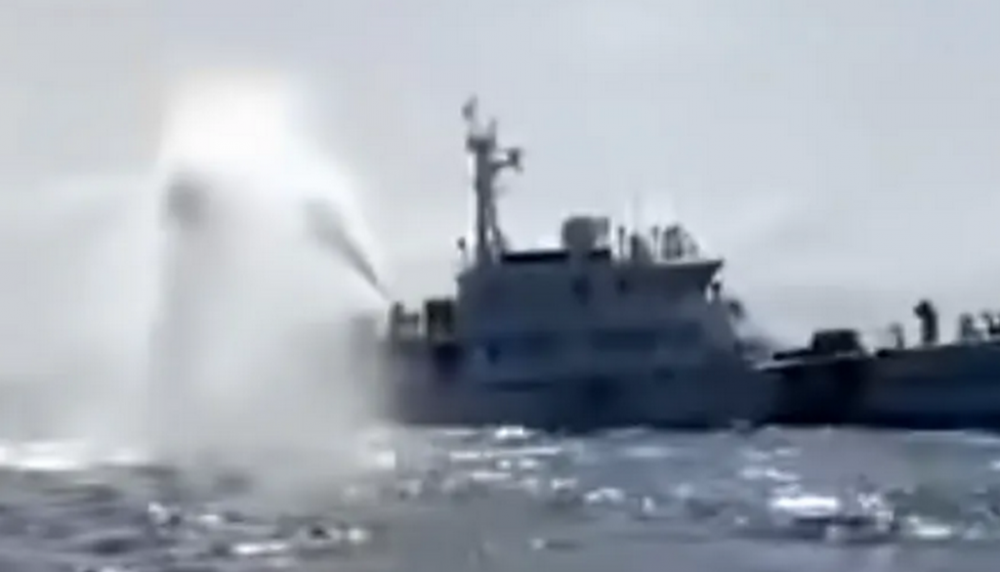 Китайський корабель пошкодив човни філіппінських рибалок, є поранені (ВІДЕО)